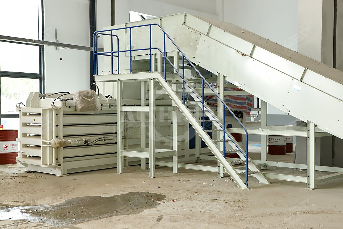 Horizontal hydraulic baler