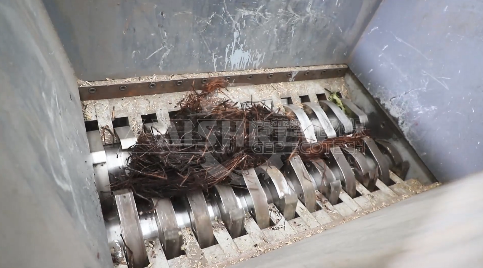 Double Shaft Shredder to Crush Dried Seaweed