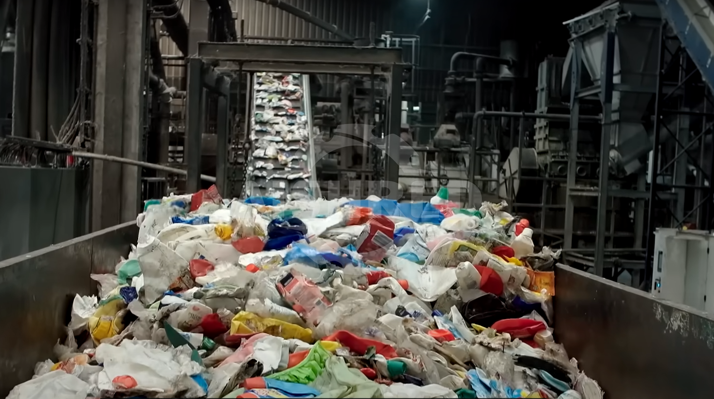 Plastic recycling plant