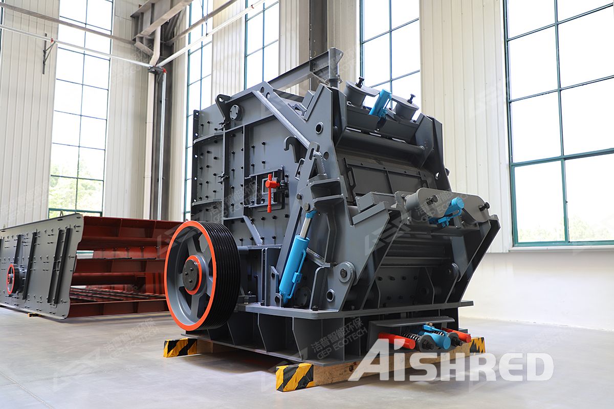 Vibrating Screen and Impact Crusher